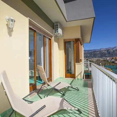 Super Attico Vista Mare Con Piscina Sorrento