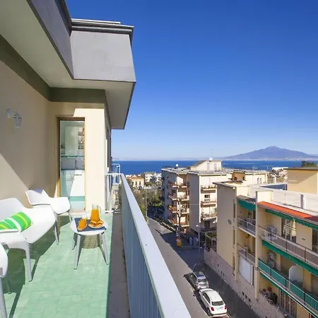 Super Attico Vista Mare Con Piscina Apartmán Sorrento
